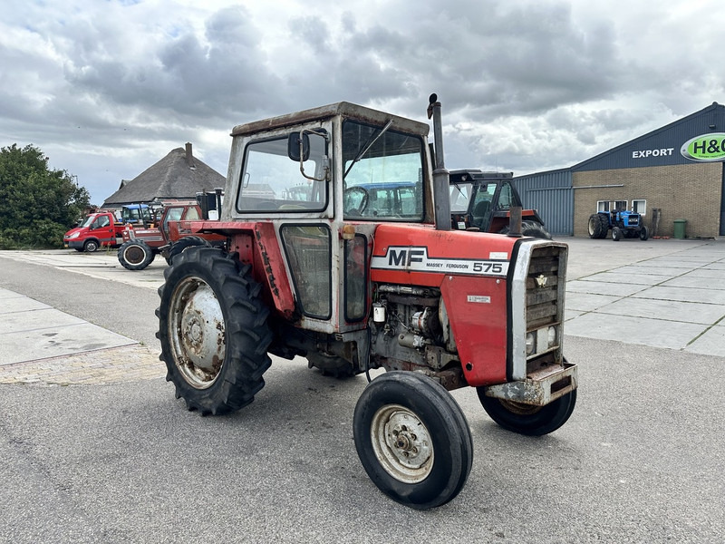 Massey Ferguson 575 - Traktor: 3 kép. Massey Ferguson 575 - Traktor: 3 kép.