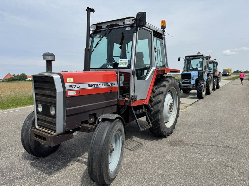Massey Ferguson 675 - Traktor: 1 kép. Massey Ferguson 675 - Traktor: 1 kép.