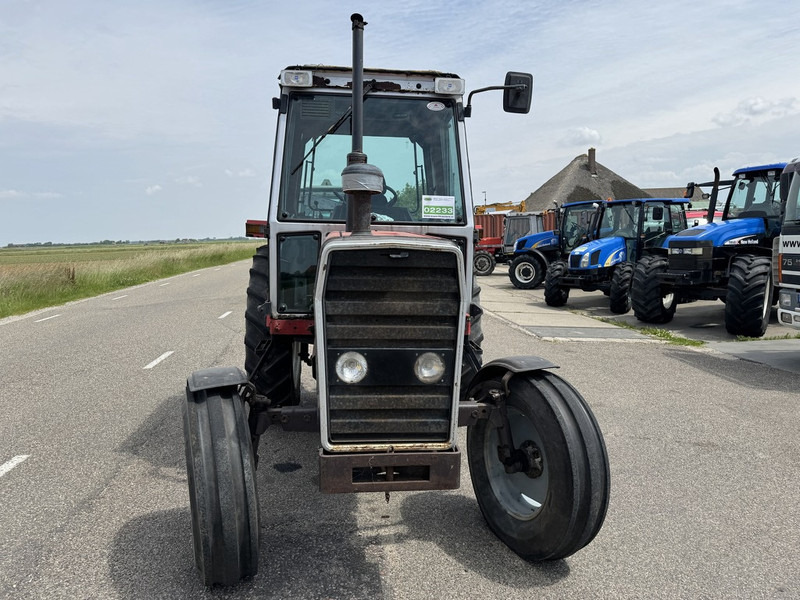 Massey Ferguson 675 - Traktor: 2 kép. Massey Ferguson 675 - Traktor: 2 kép.