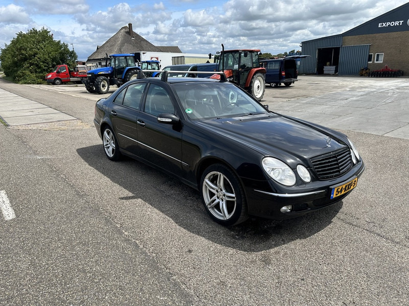 Mercedes-Benz E-Klasse 240 - Autó: 3 kép. Mercedes-Benz E-Klasse 240 - Autó: 3 kép.