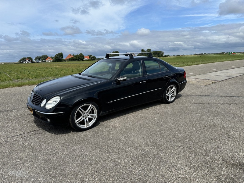 Mercedes-Benz E-Klasse 240 - Autó: 1 kép. Mercedes-Benz E-Klasse 240 - Autó: 1 kép.