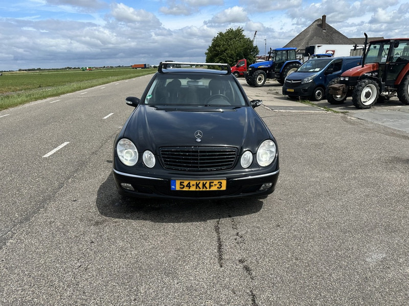 Mercedes-Benz E-Klasse 240 - Autó: 2 kép. Mercedes-Benz E-Klasse 240 - Autó: 2 kép.