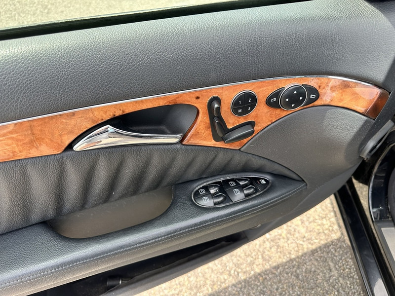 Mercedes-Benz E-Klasse 240 - Autó: 5 kép. Mercedes-Benz E-Klasse 240 - Autó: 5 kép.