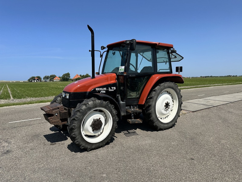 New Holland L 75 - Traktor: 1 kép. New Holland L 75 - Traktor: 1 kép.
