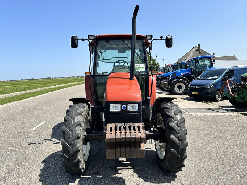 New Holland L 75 - Traktor: 4 kép. New Holland L 75 - Traktor: 4 kép.