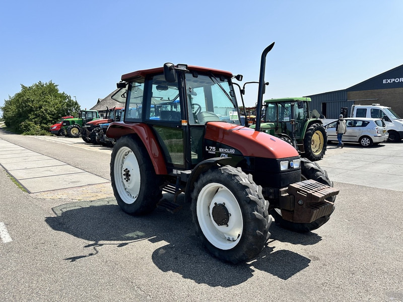 New Holland L 75 - Traktor: 5 kép. New Holland L 75 - Traktor: 5 kép.