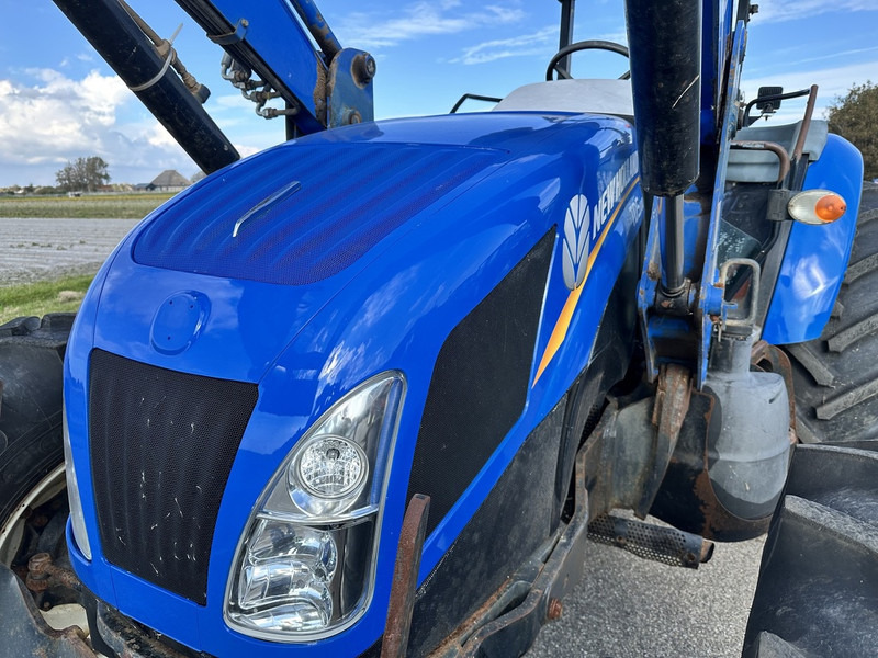 New Holland TD5.100 - Traktor: 2 kép. New Holland TD5.100 - Traktor: 2 kép.