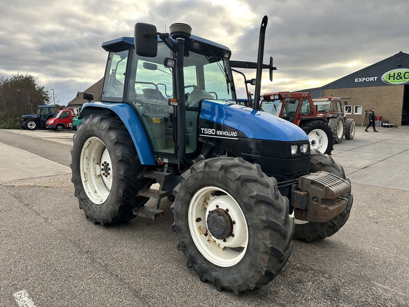New Holland TS90 - Traktor: 3 kép. New Holland TS90 - Traktor: 3 kép.