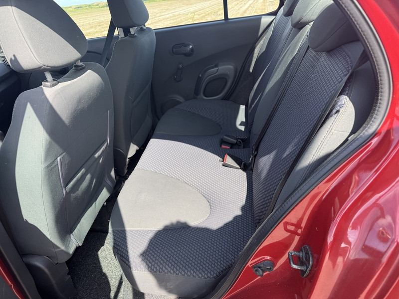 Autó Nissan Micra: 7 kép. Autó Nissan Micra: 7 kép.