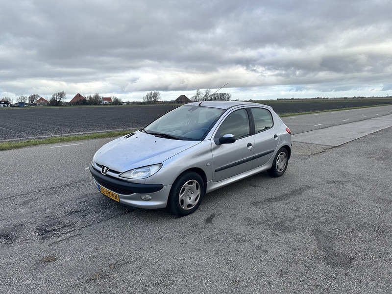 Peugeot 206 - Autó: 1 kép. Peugeot 206 - Autó: 1 kép.
