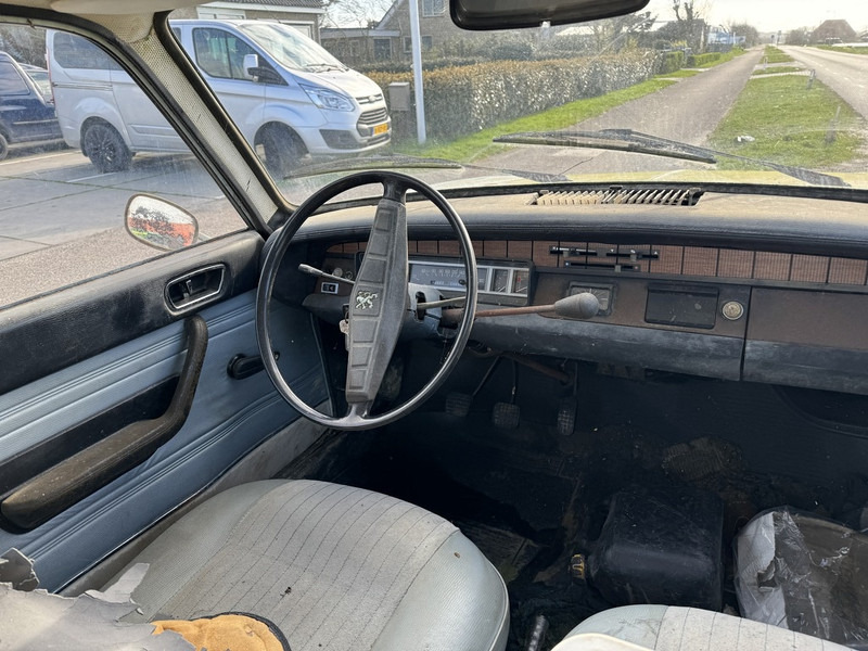 Autó Peugeot 304: 7 kép. Autó Peugeot 304: 7 kép.