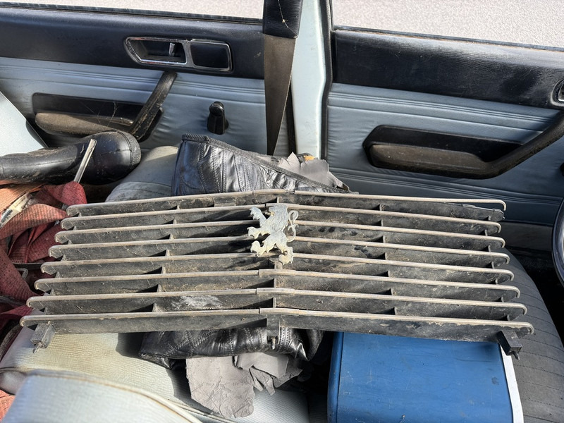 Autó Peugeot 304: 12 kép. Autó Peugeot 304: 12 kép.