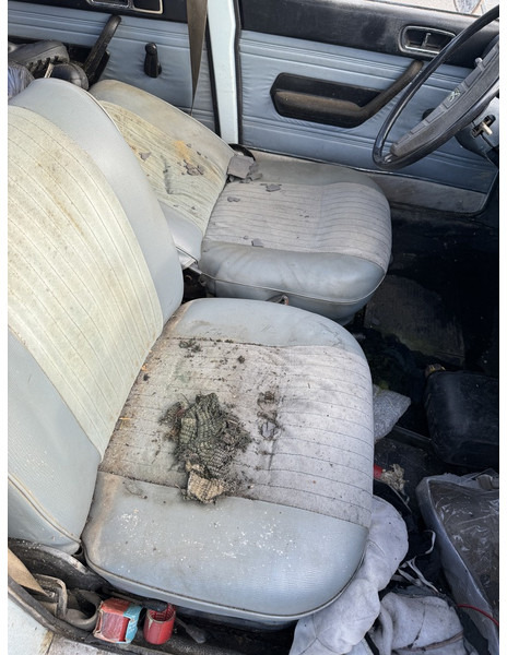 Autó Peugeot 304: 13 kép. Autó Peugeot 304: 13 kép.
