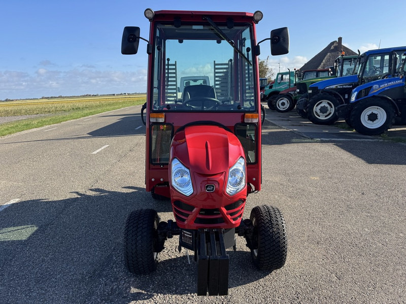 Shibaura SX25 - Traktor: 2 kép. Shibaura SX25 - Traktor: 2 kép.