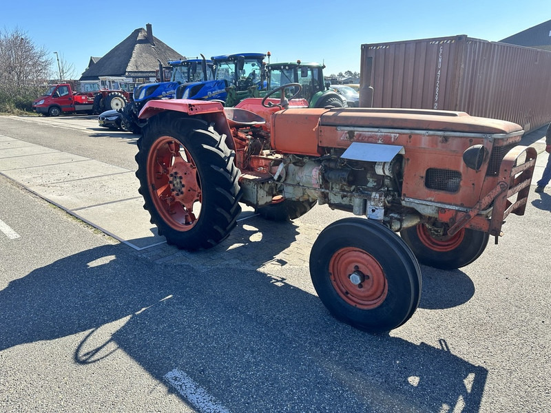 Zetor 4511 - Traktor: 3 kép. Zetor 4511 - Traktor: 3 kép.