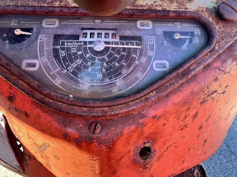 Zetor 4511 - Traktor: 5 kép. Zetor 4511 - Traktor: 5 kép.