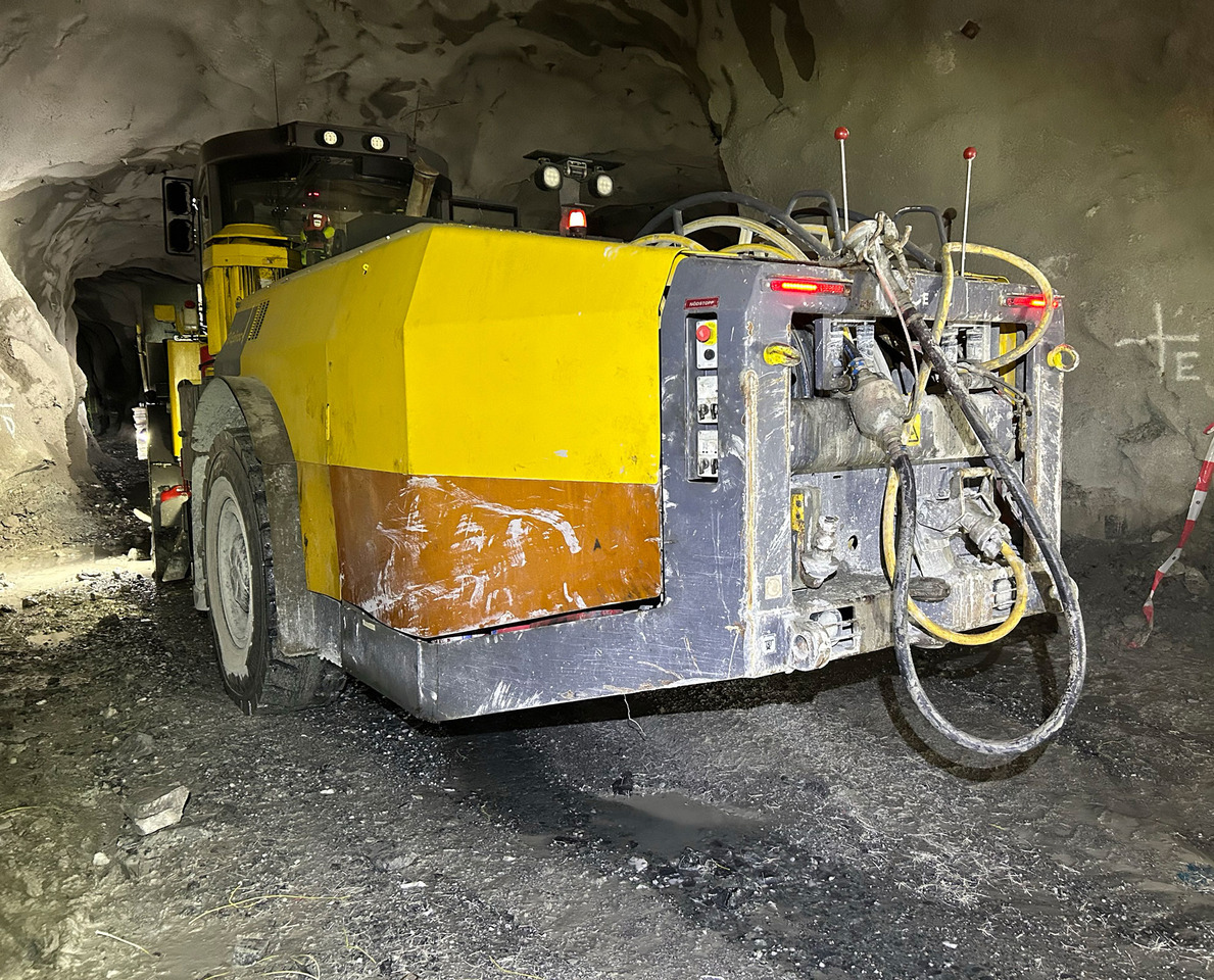 Atlas Copco Boltec E - Irányított fúrógép: 3 kép. Atlas Copco Boltec E - Irányított fúrógép: 3 kép.
