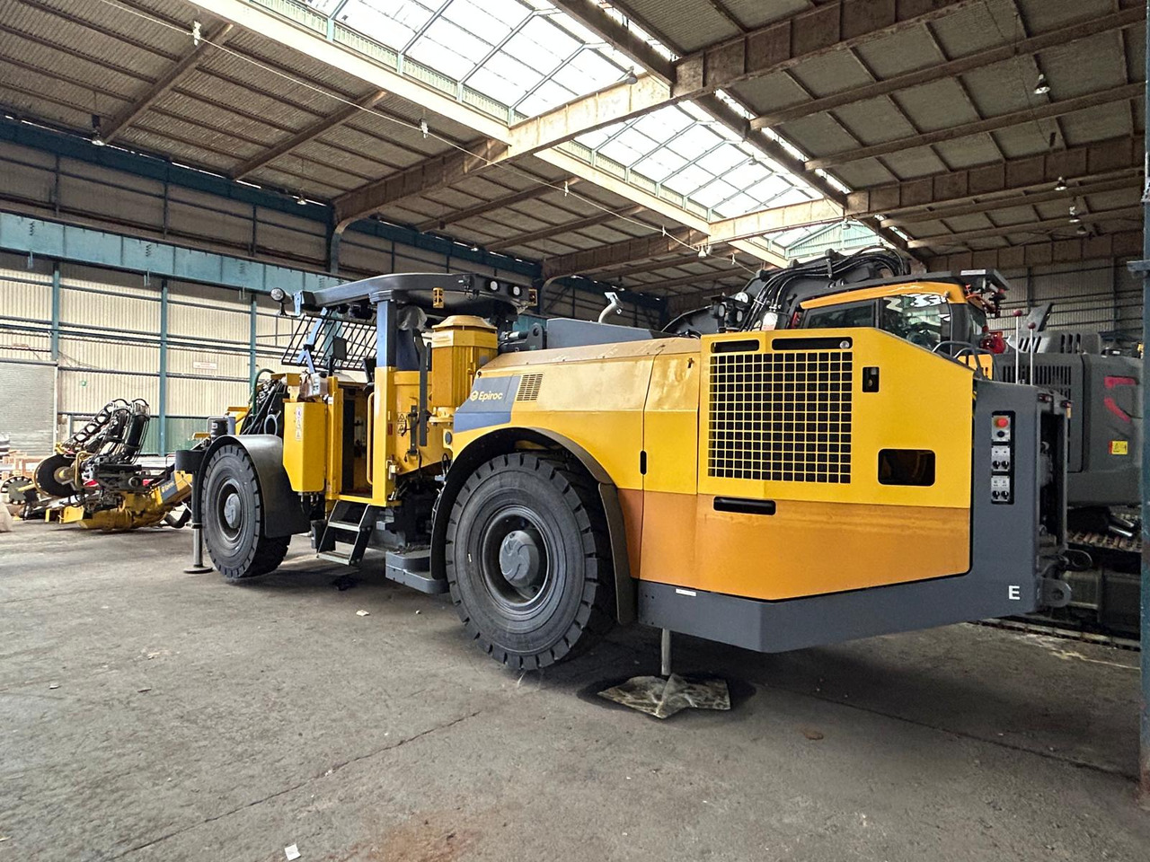 Atlas Copco (Epiroc) Boltec EC - Irányított fúrógép: 4 kép. Atlas Copco (Epiroc) Boltec EC - Irányított fúrógép: 4 kép.