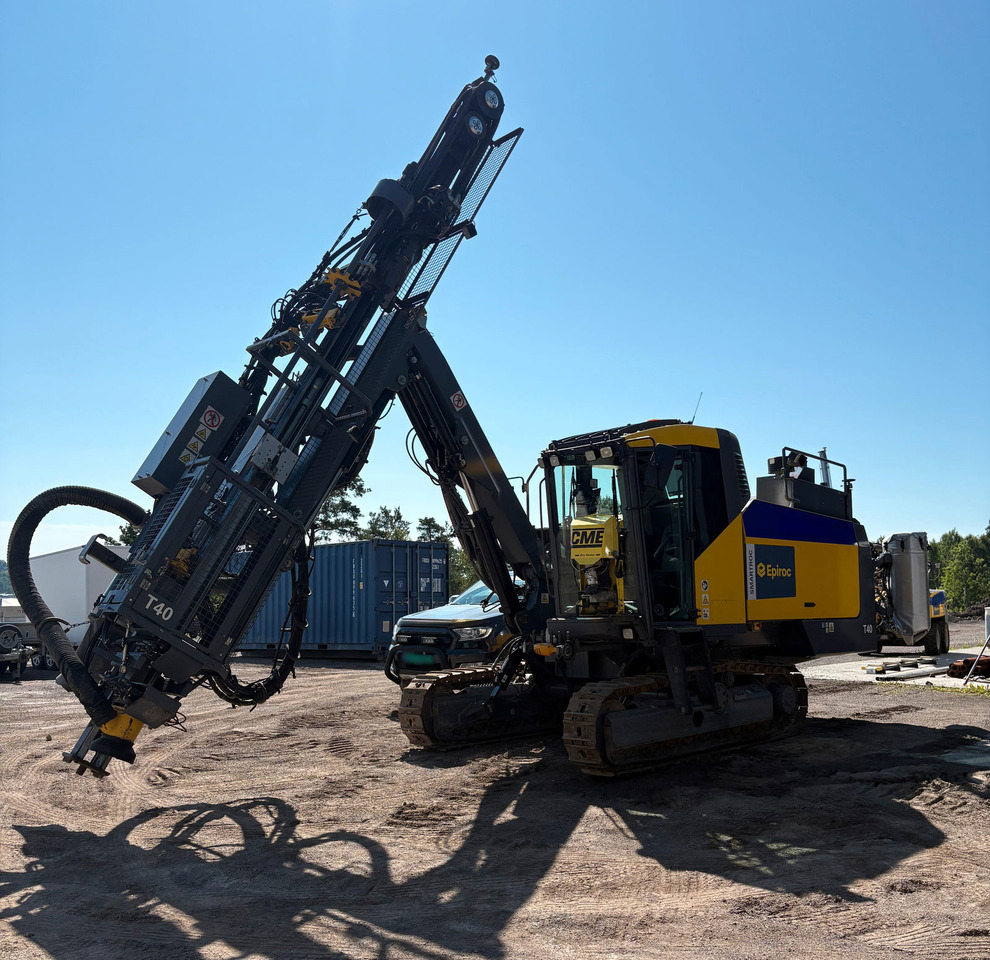 Atlas Copco (Epiroc) SmartROC T40MK2-11 - Fúrógép: 2 kép. Atlas Copco (Epiroc) SmartROC T40MK2-11 - Fúrógép: 2 kép.