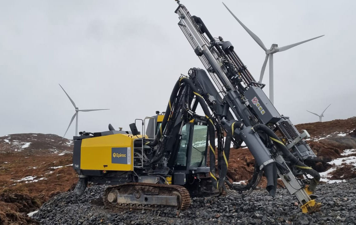 Atlas Copco (Epiroc) SmartROC T40MK2-11 - Fúrógép: 3 kép. Atlas Copco (Epiroc) SmartROC T40MK2-11 - Fúrógép: 3 kép.