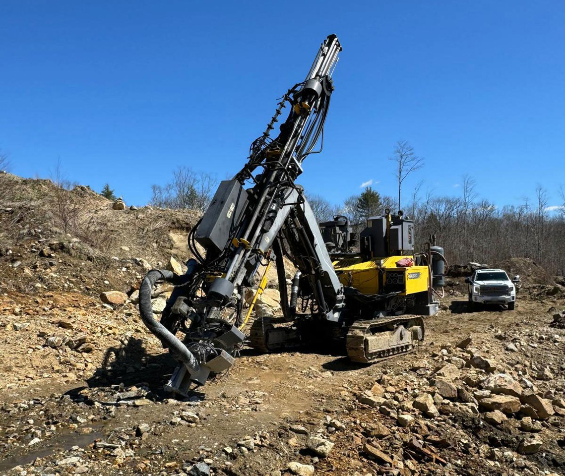 Atlas Copco FlexiROC T30R - Fúrógép: 2 kép. Atlas Copco FlexiROC T30R - Fúrógép: 2 kép.