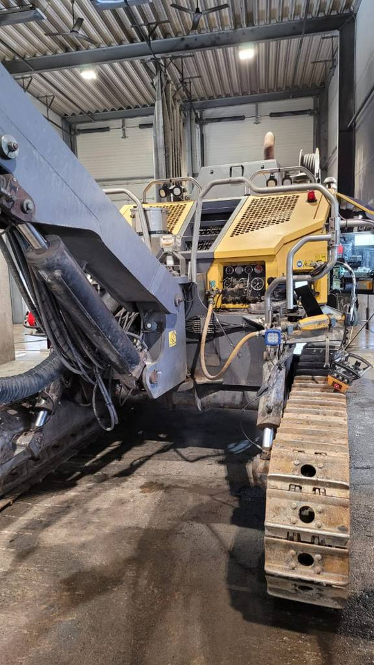 Atlas Copco FlexiROC T35R-01 - Fúrógép: 2 kép. Atlas Copco FlexiROC T35R-01 - Fúrógép: 2 kép.