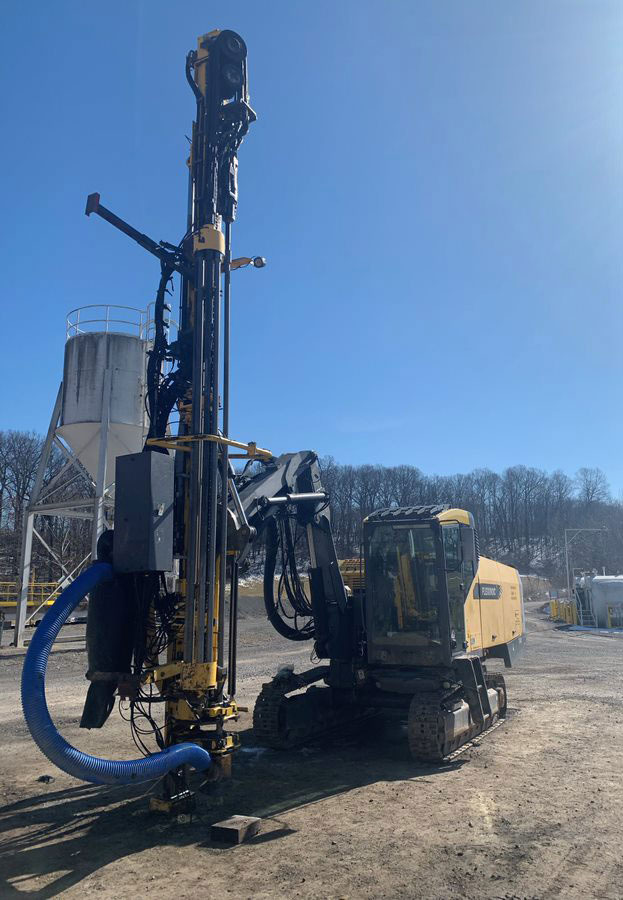 Atlas Copco FlexiROC T45 - Fúrógép: 2 kép. Atlas Copco FlexiROC T45 - Fúrógép: 2 kép.