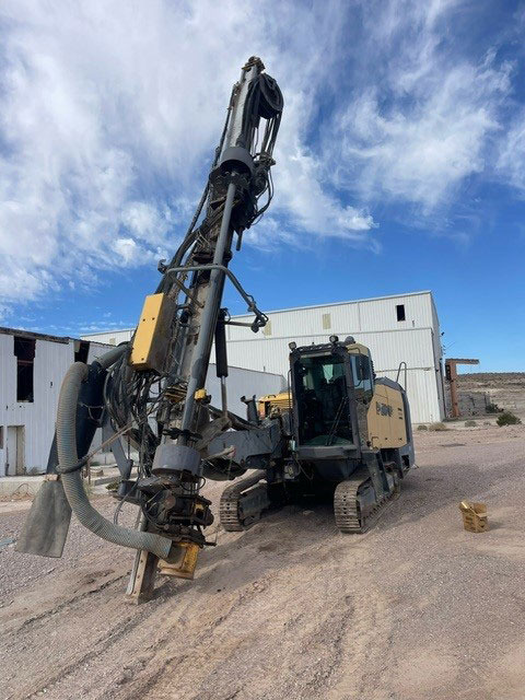 Atlas Copco FlexiROC T50 - Fúrógép: 2 kép. Atlas Copco FlexiROC T50 - Fúrógép: 2 kép.