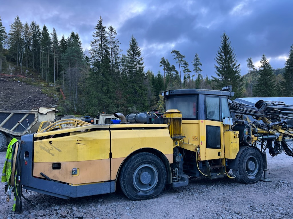 Atlas Copco M2C - Irányított fúrógép: 4 kép. Atlas Copco M2C - Irányított fúrógép: 4 kép.