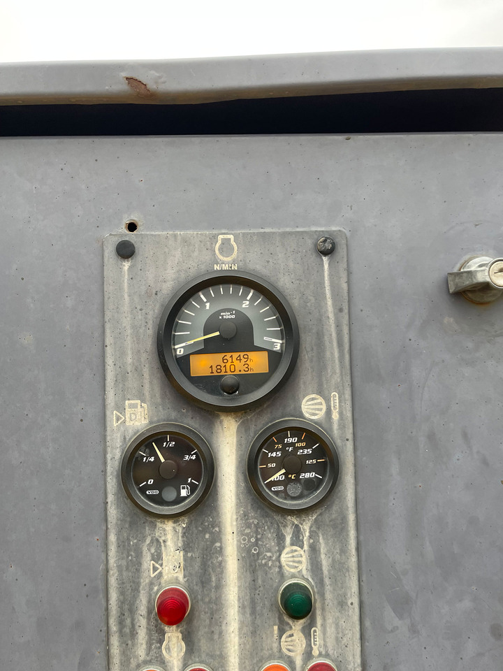 Atlas Copco ROC D3-01 - Fúrógép: 4 kép. Atlas Copco ROC D3-01 - Fúrógép: 4 kép.