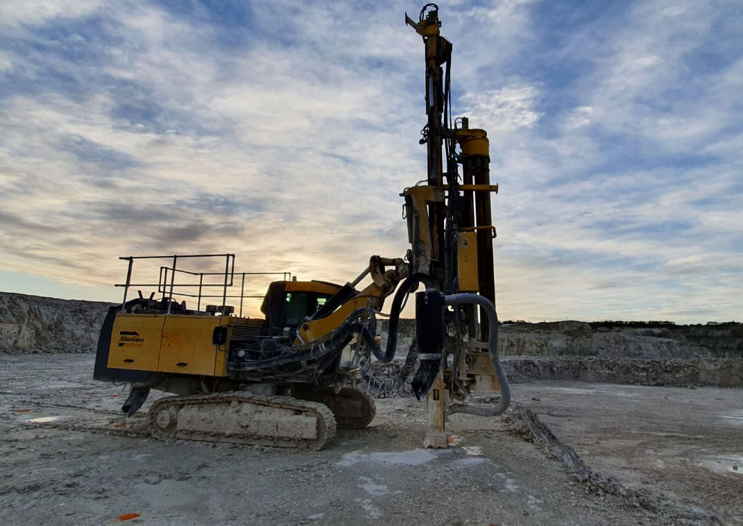 Atlas Copco ROC F6-44 - Fúrógép: 5 kép. Atlas Copco ROC F6-44 - Fúrógép: 5 kép.