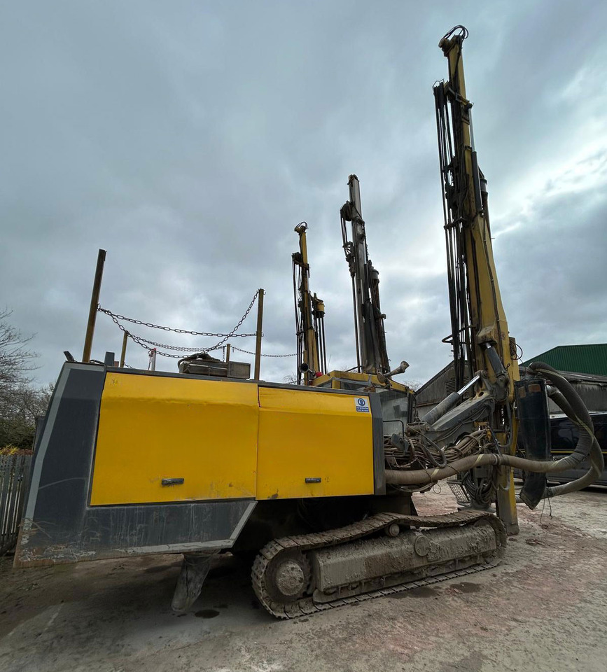 Atlas Copco ROC L8-44 - Fúrógép: 1 kép. Atlas Copco ROC L8-44 - Fúrógép: 1 kép.