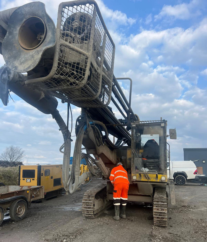 Atlas Copco ROC L8-44 - Fúrógép: 4 kép. Atlas Copco ROC L8-44 - Fúrógép: 4 kép.