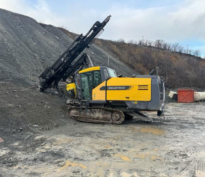 Atlas Copco SmartROC T40-11 - Fúrógép: 3 kép. Atlas Copco SmartROC T40-11 - Fúrógép: 3 kép.