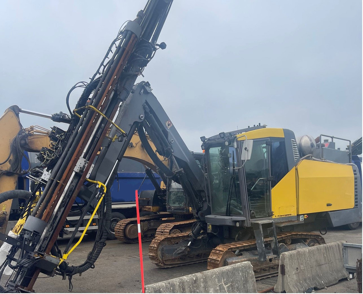 Atlas Copco SmartROC T40-11 - Fúrógép: 1 kép. Atlas Copco SmartROC T40-11 - Fúrógép: 1 kép.