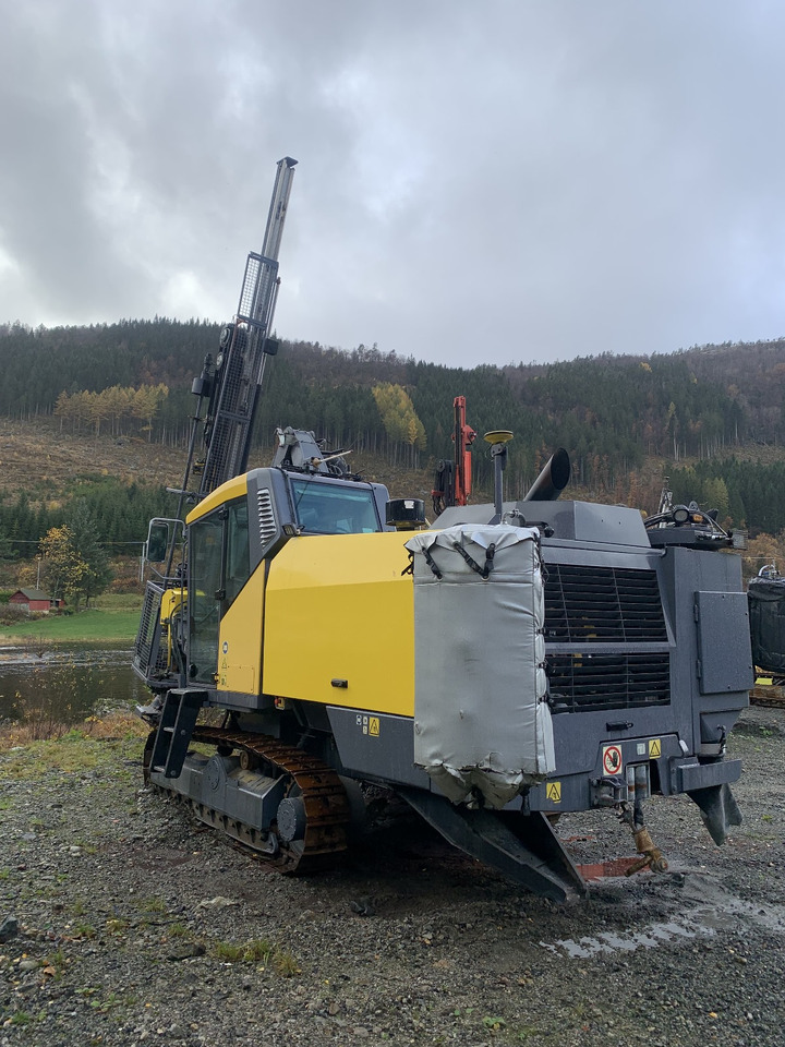 Atlas Copco SmartROC T40-11 - Fúrógép: 4 kép. Atlas Copco SmartROC T40-11 - Fúrógép: 4 kép.