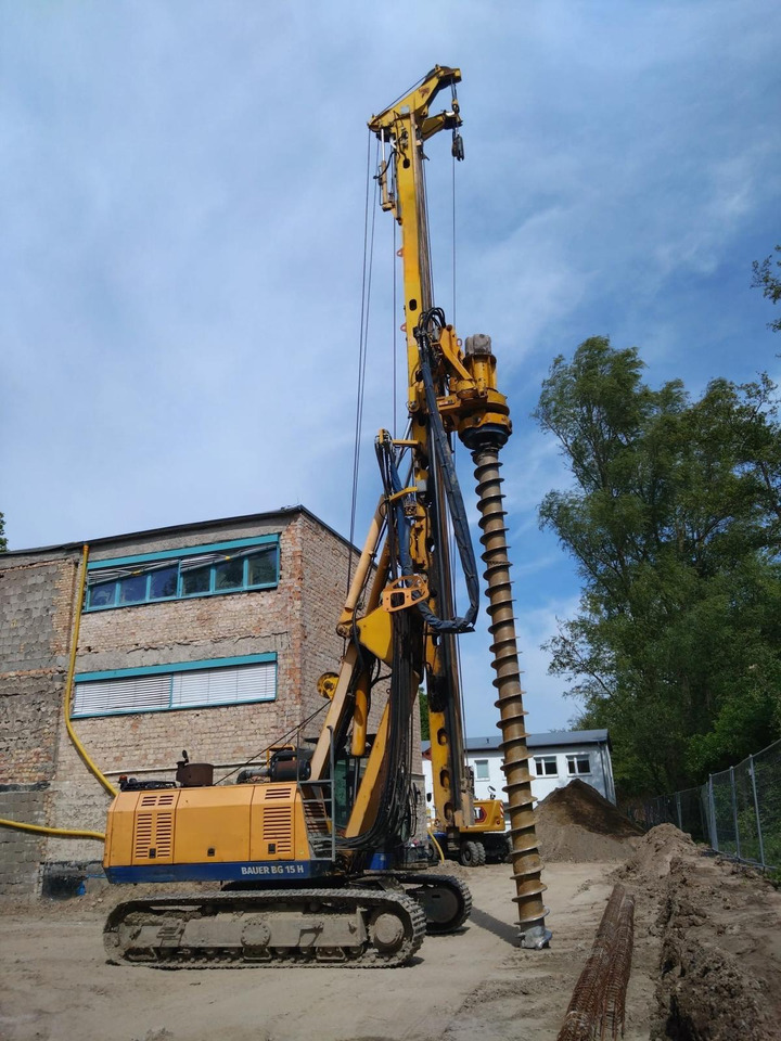 Bauer BG 15H - Cölöpverő: 3 kép. Bauer BG 15H - Cölöpverő: 3 kép.