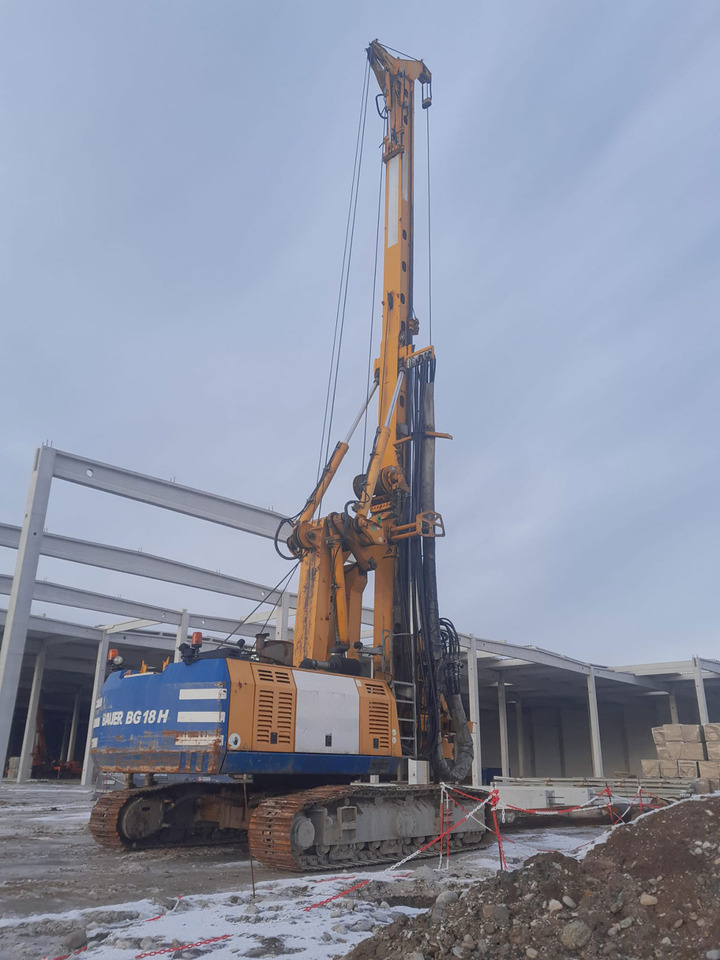 Bauer BG 18H - Cölöpverő: 3 kép. Bauer BG 18H - Cölöpverő: 3 kép.