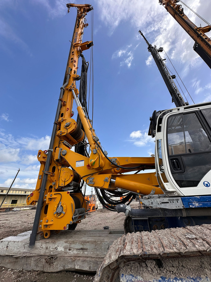 Bauer BG 28H - Cölöpverő: 4 kép. Bauer BG 28H - Cölöpverő: 4 kép.