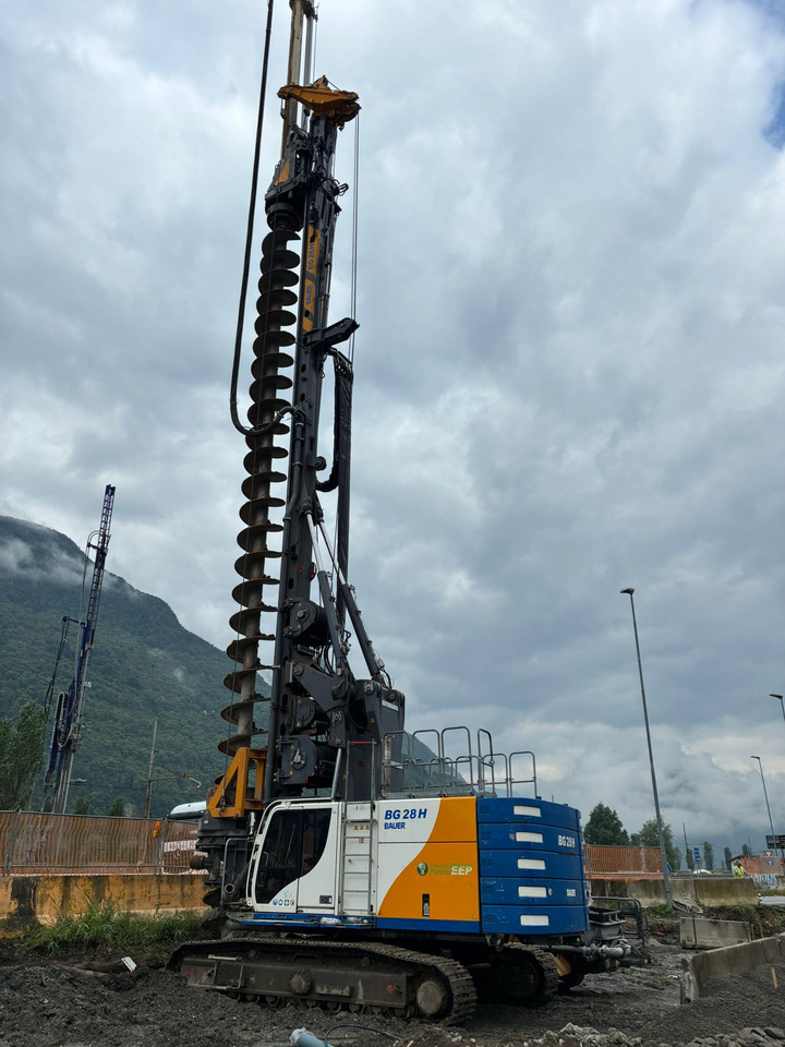 Bauer BG 28H - Cölöpverő: 3 kép. Bauer BG 28H - Cölöpverő: 3 kép.