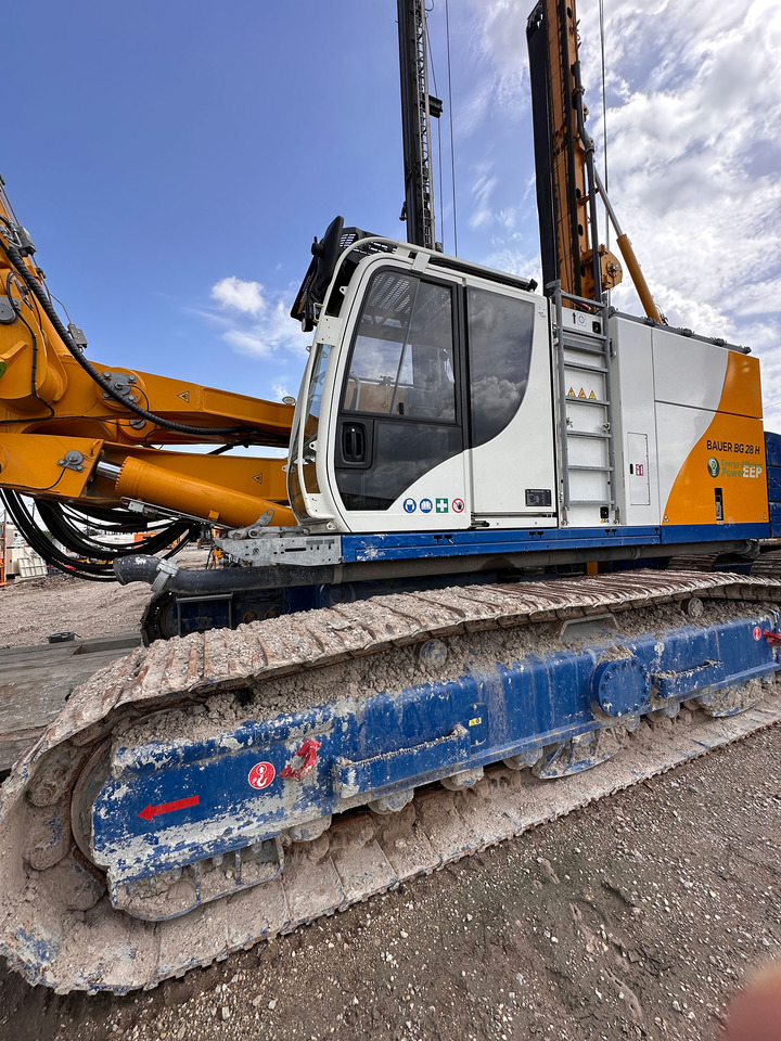 Bauer BG 28H - Cölöpverő: 3 kép. Bauer BG 28H - Cölöpverő: 3 kép.