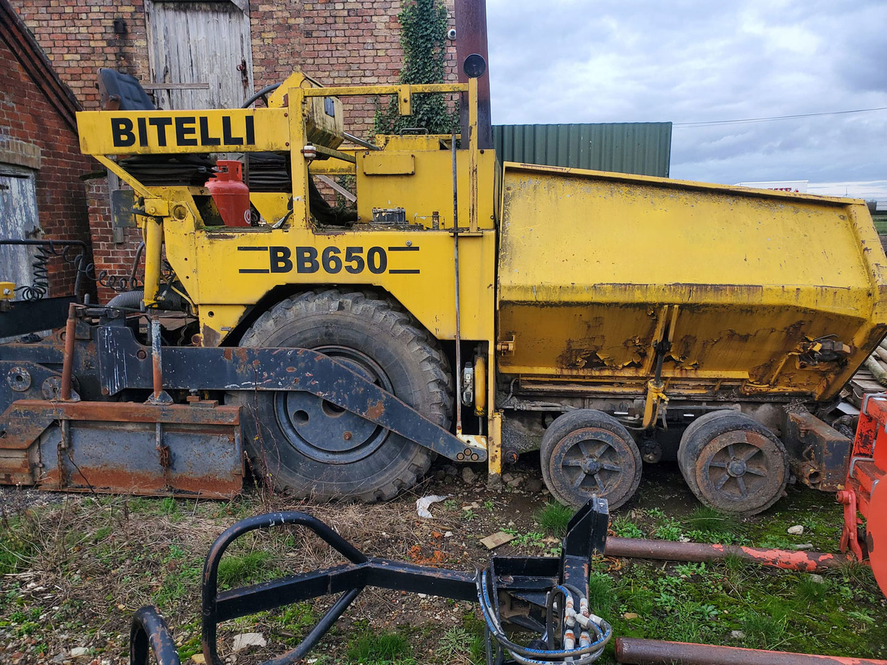 Bitelli BB650 - Útburkológép: 2 kép. Bitelli BB650 - Útburkológép: 2 kép.