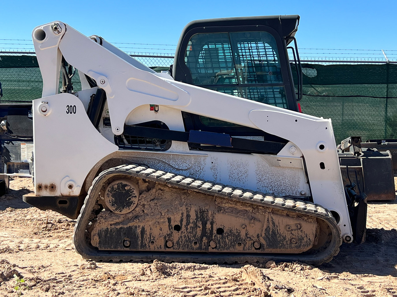 Bobcat T870 - Mini homlokrakodó: 1 kép. Bobcat T870 - Mini homlokrakodó: 1 kép.