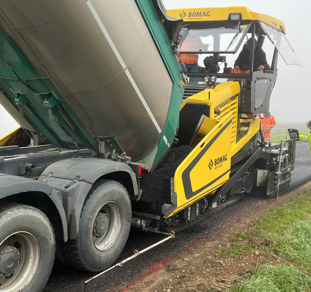 Bomag BF 700 C-3 - Útburkológép: 5 kép. Bomag BF 700 C-3 - Útburkológép: 5 kép.