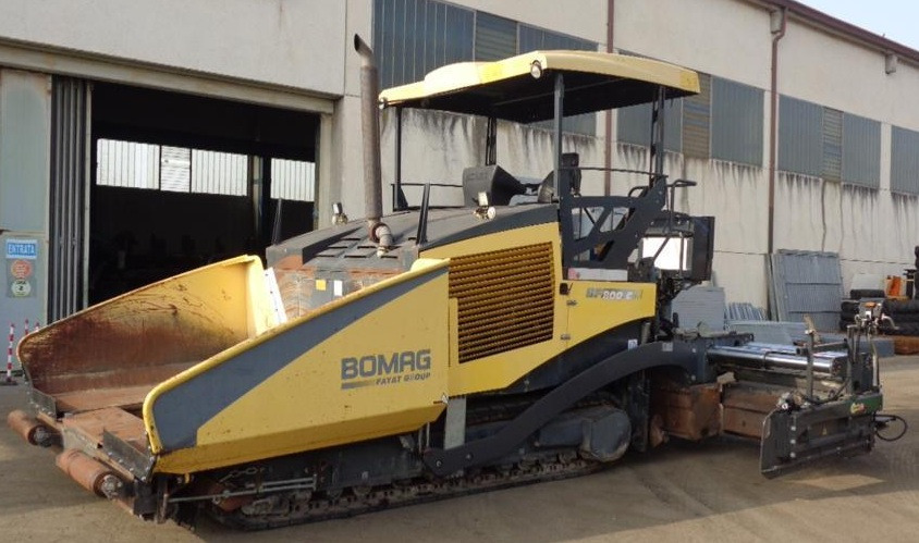 Bomag BF 800 C - Útburkológép: 2 kép. Bomag BF 800 C - Útburkológép: 2 kép.