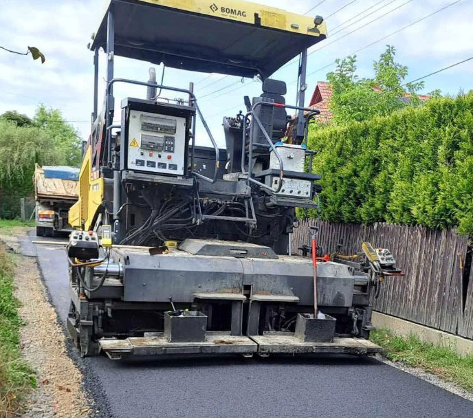 Bomag BF 800 P - Útburkológép: 4 kép. Bomag BF 800 P - Útburkológép: 4 kép.