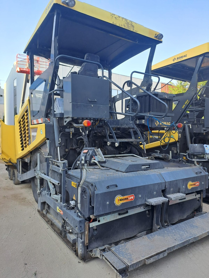 Bomag BF600 P-2 - Útburkológép: 5 kép. Bomag BF600 P-2 - Útburkológép: 5 kép.