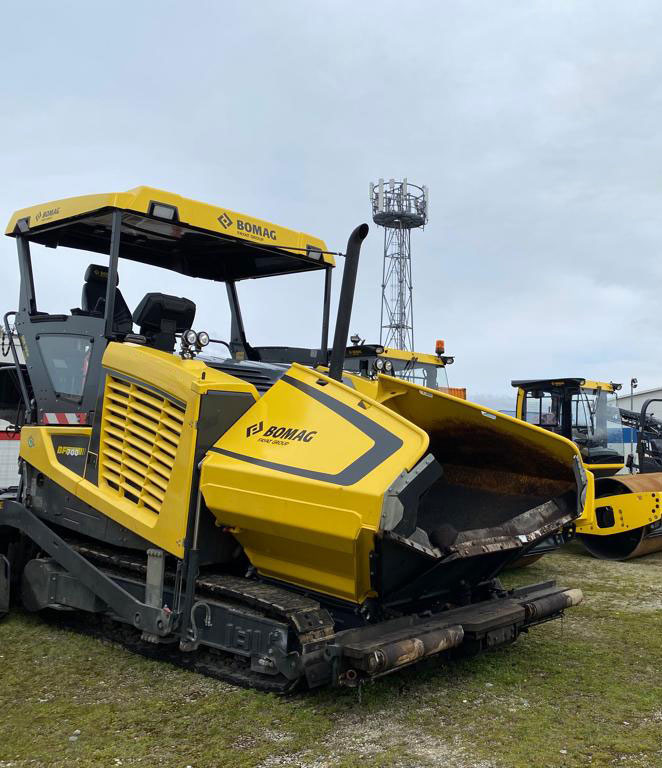 Bomag BF700 C-3 - Útburkológép: 3 kép. Bomag BF700 C-3 - Útburkológép: 3 kép.