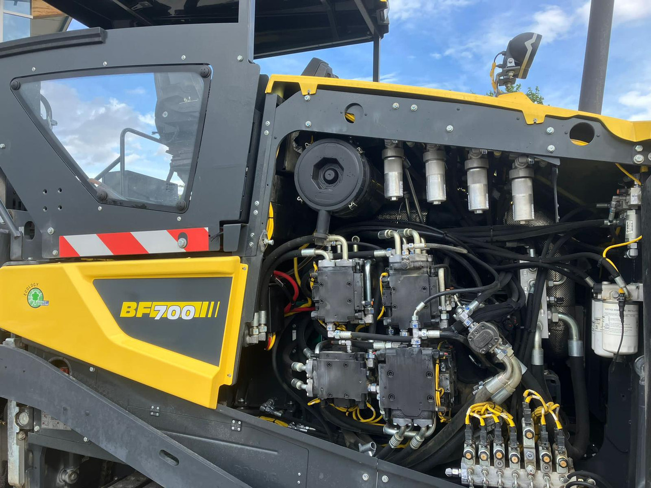 Bomag BF700 C-3 - Útburkológép: 5 kép. Bomag BF700 C-3 - Útburkológép: 5 kép.
