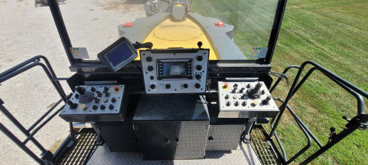 Bomag BM 2000/75 - Aszfaltmaró: 5 kép. Bomag BM 2000/75 - Aszfaltmaró: 5 kép.